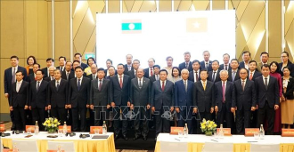 Vietnam, Laos strengthen theory exchange on political system reform